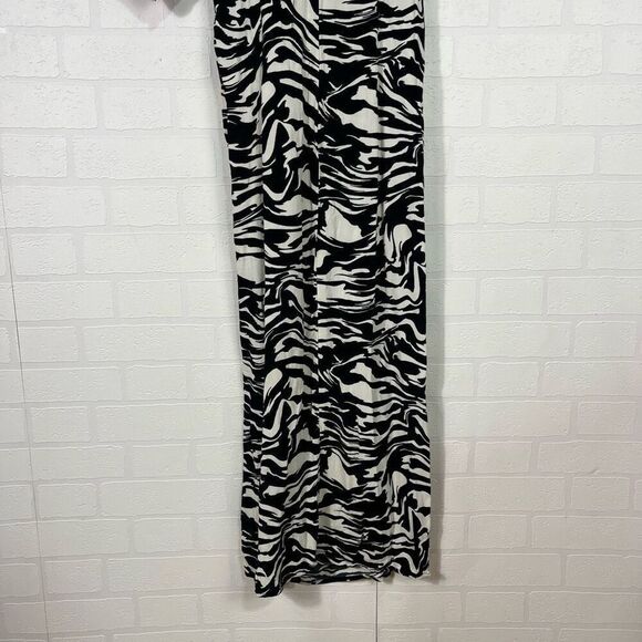 H&M Womens Puff Sleeve Creped Dress Size Medium Zebra Striped Dress - Picture 13 of 15